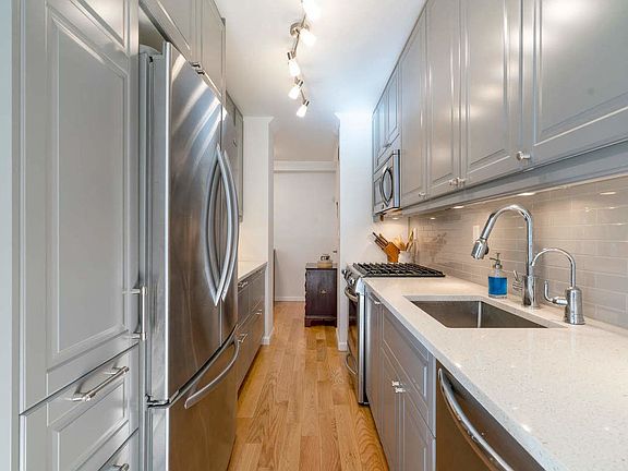 2nd image of 122 Ashland Pl APT 6-L
