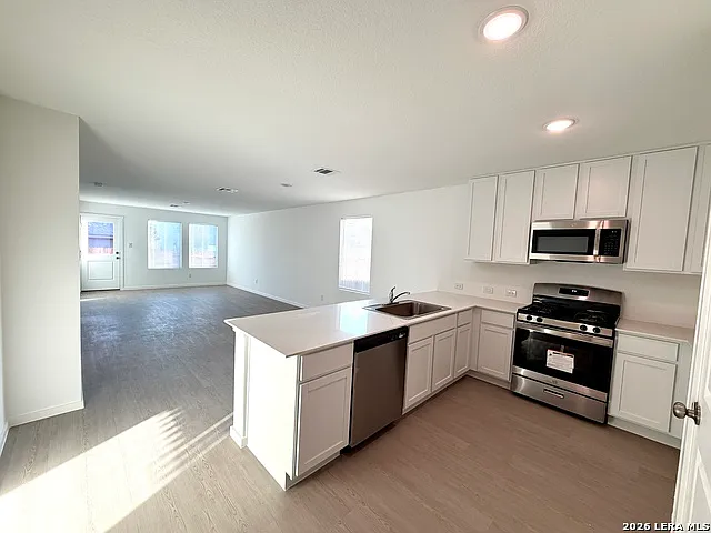 4 bed, 6.0 bath, 1500 sqft, $1,500 — Photo 4