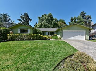 572 Burgundy Dr, Medford, OR 97504