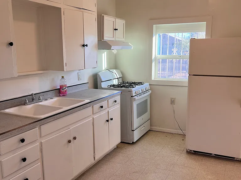 132 W Lincoln St #1 — Photo 2