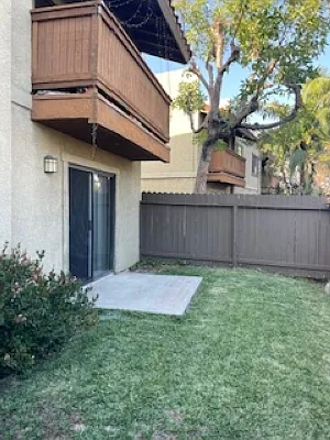 Las Flores Gardens Apartments — Photo 12