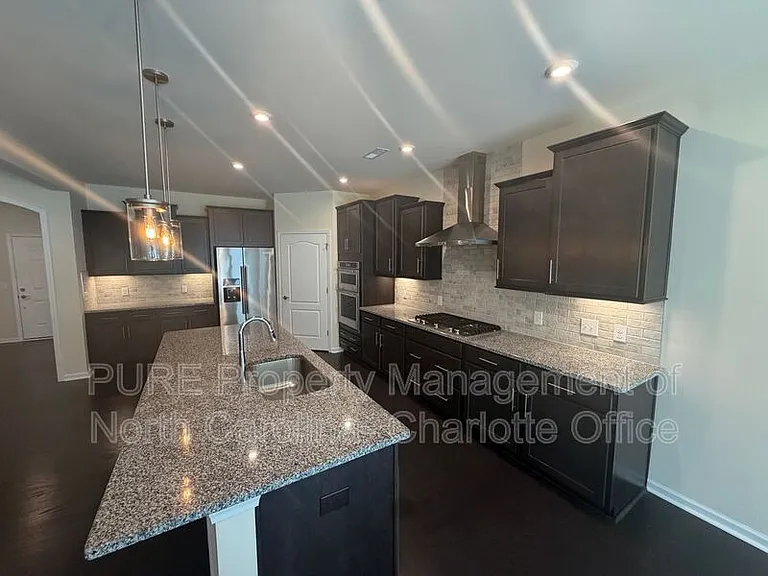 13818 Berkley Ave — Photo 13