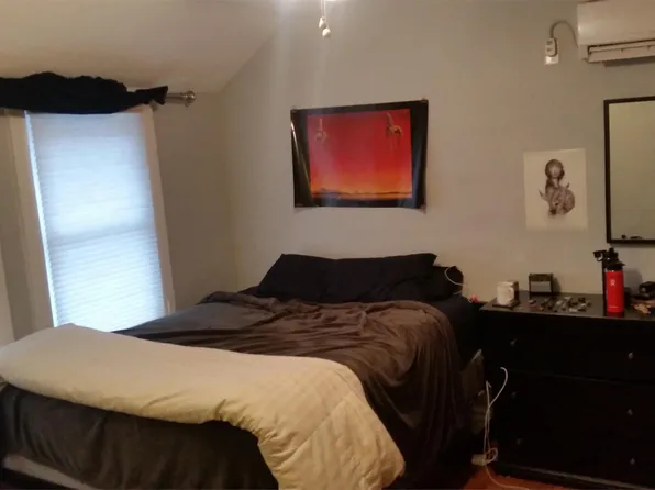 117 1/2 N Lucas St, Iowa City, IA