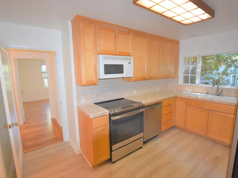 107 Dunsmuir Way — Photo 7