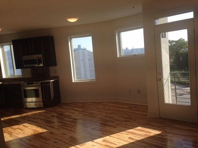 1st image of 148-50 W Girard Ave Floor 3