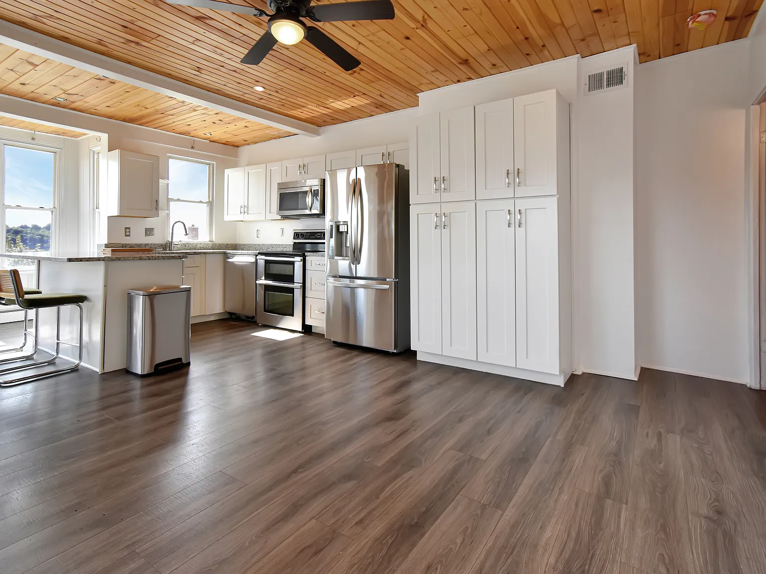 2 bed, 2.5 bath, 1206 sqft, $1,200 — Photo 3