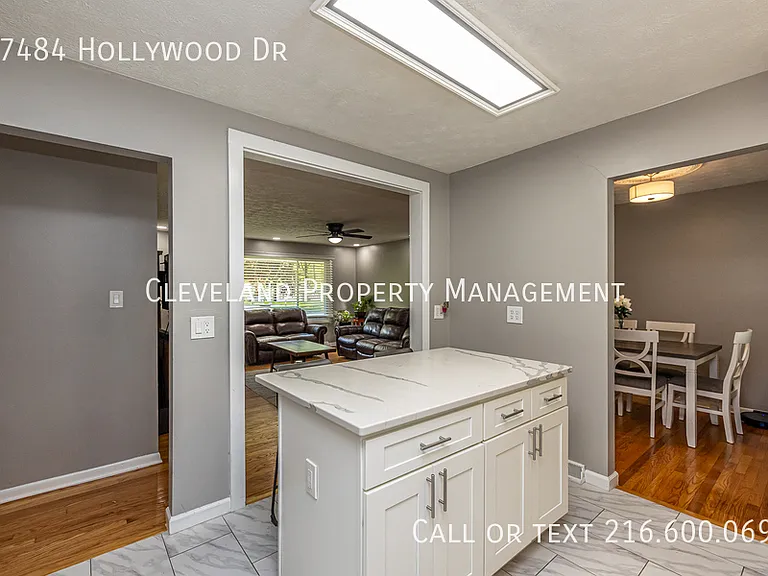27484 Hollywood Dr — Photo 15