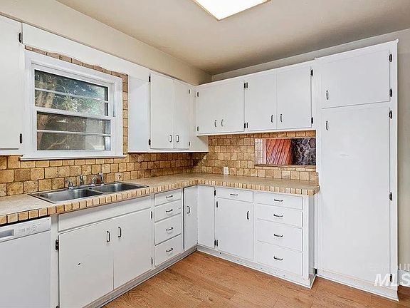 5th image of 490 Polk St #A