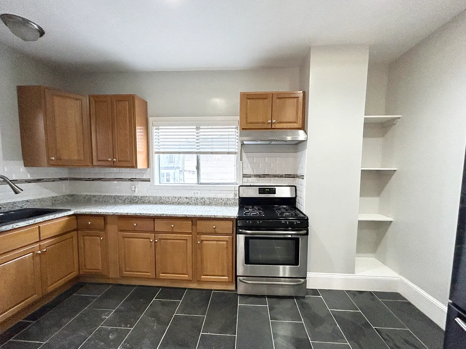 4 bed, 2204 sqft, $3,000 — Photo 2