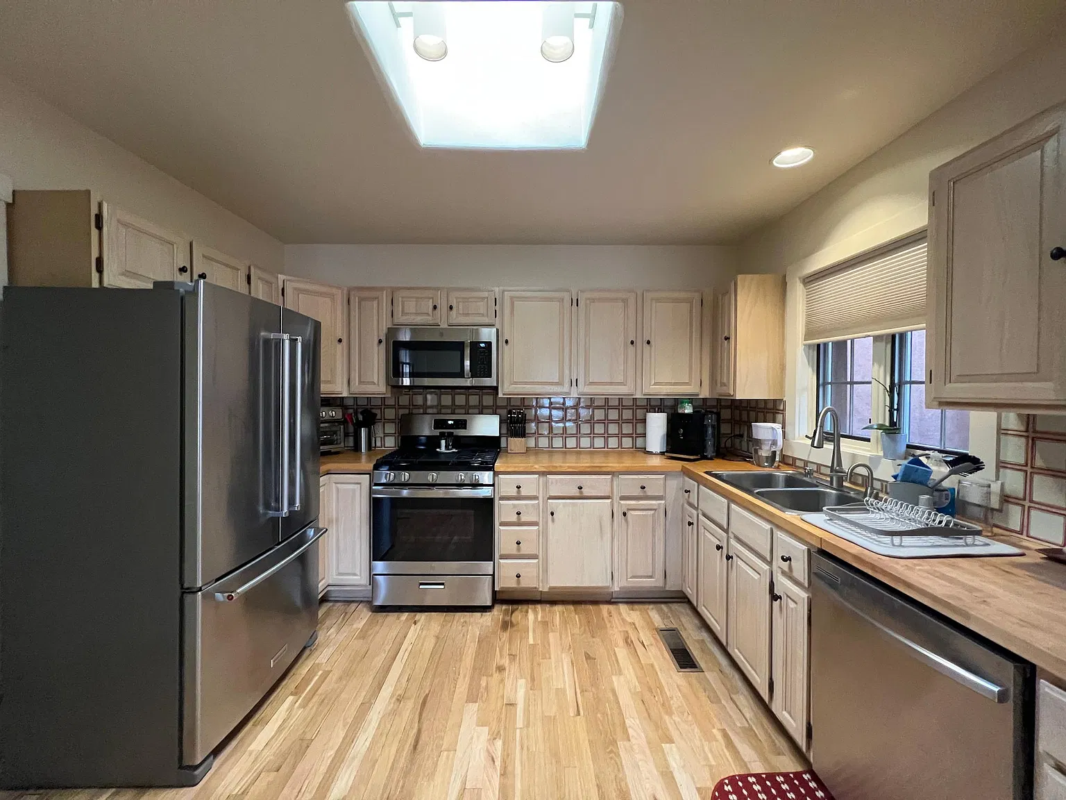 1 bed, 1800 sqft, $4,000 — Photo 3