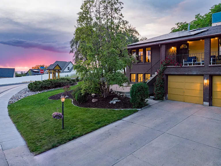 1041 Lamplighter Dr — Photo 49