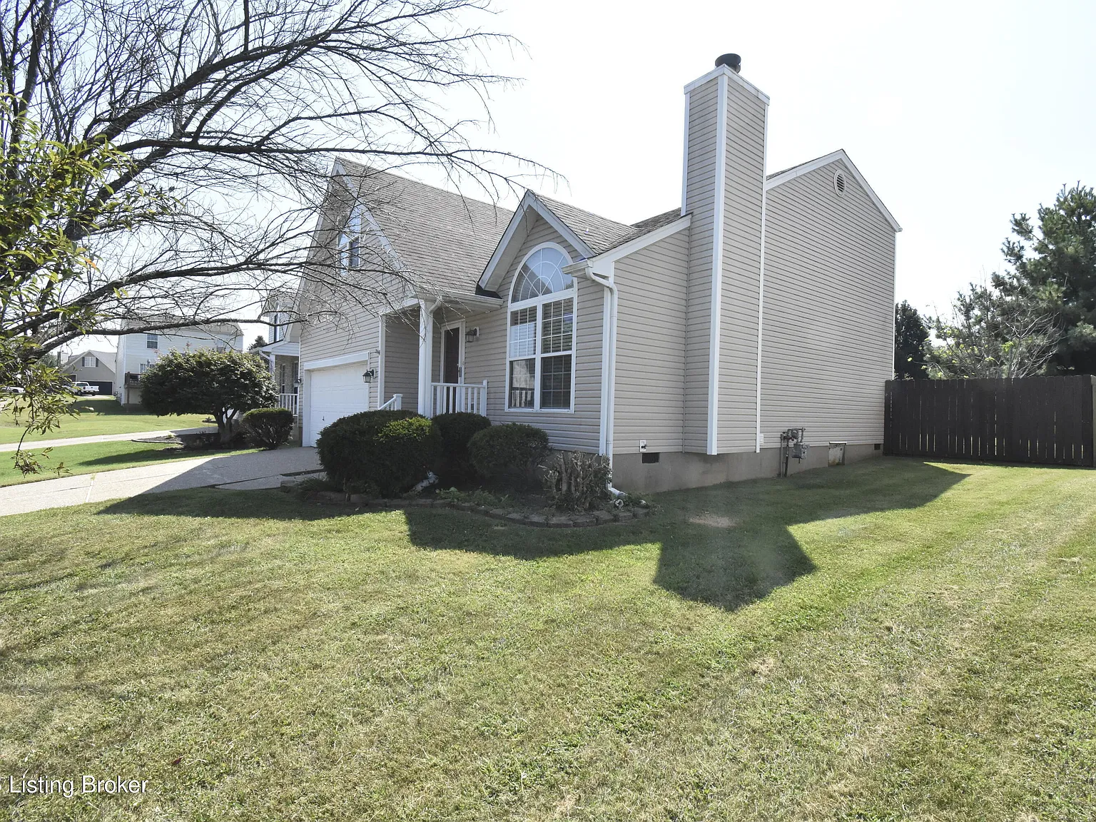 3 bed, 2.0 bath, 1730 sqft, $2,100 — Photo 2