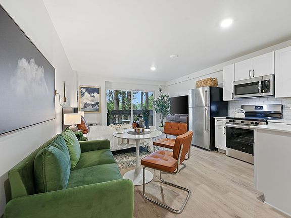2nd image of 2402 Lakeridge Way SW #B-202