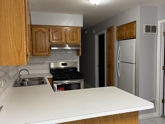 5th image of 2630 S Shields Ave #G