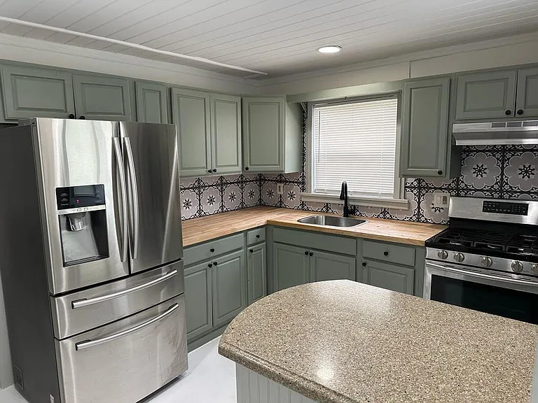 1329 NW Antoch Ave — Photo 5