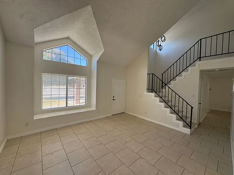 409 Wimbledon Dr — Photo 8