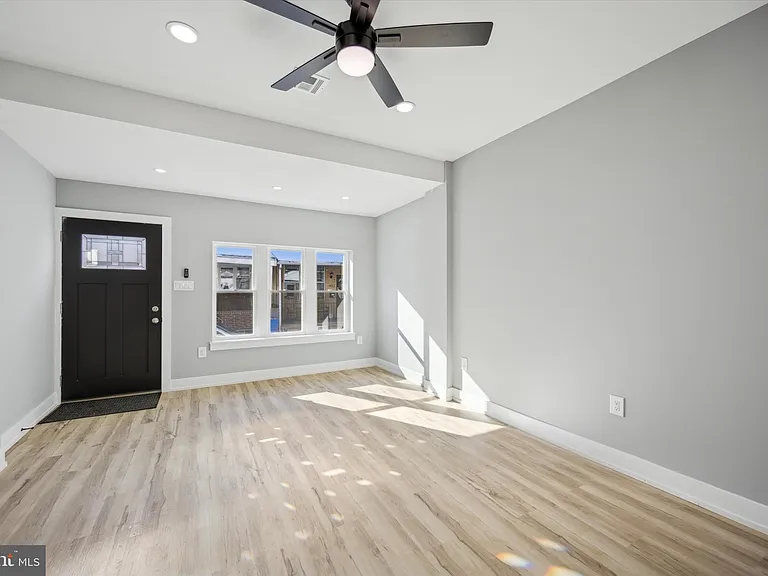 451 Fitzgerald St — Photo 4