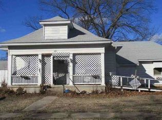 802 E 16th Ave, Winfield, KS 67156