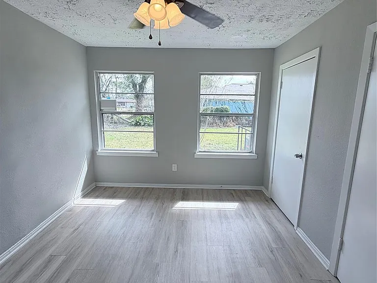 5902 Willow Glen Dr — Photo 14