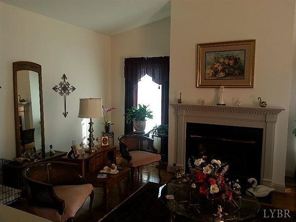 4th image of 1037 Doulton Cir