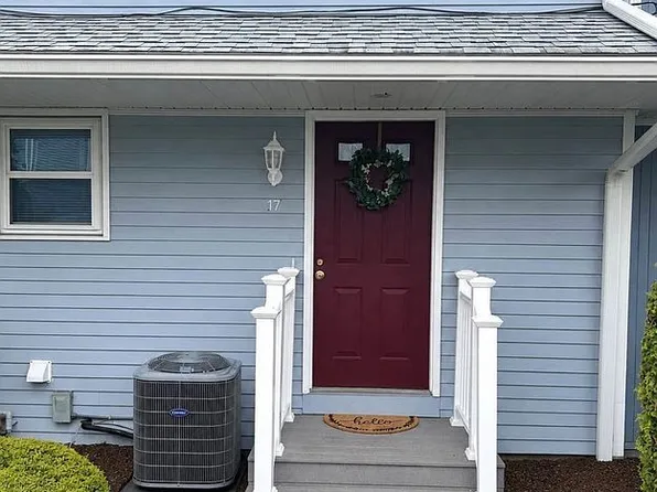 4 Smithfield Rd APT 17, North Providence, RI 02904