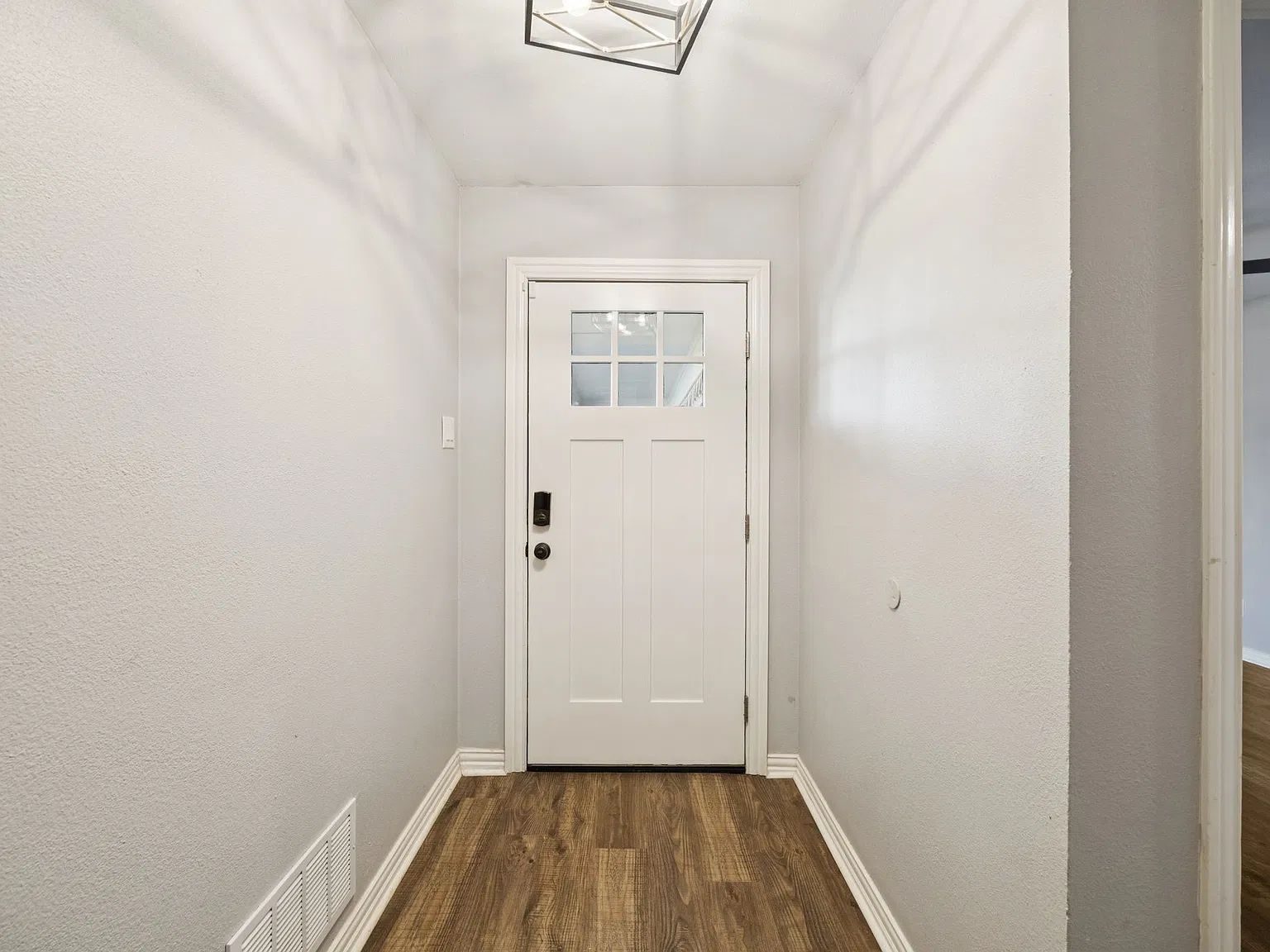 3 bed, 1570 sqft, $2,395 — Photo 3