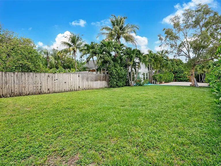 212 SW 1st Ave — Photo 58