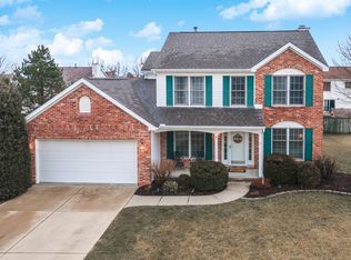 4 Chesterfield Ct, Bloomington, IL 61704