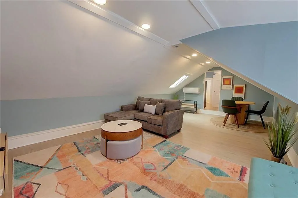 2 bed, 1.0 bath, 700 sqft, $2,600 — Photo 2