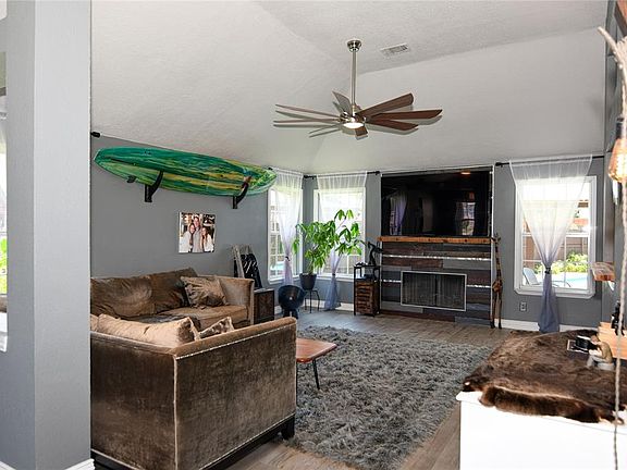 3rd image of 4141 Gardner Dr