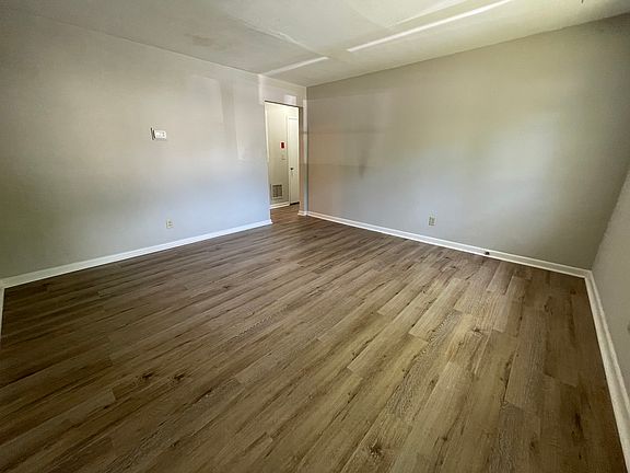 3rd image of 327 West Ln #B