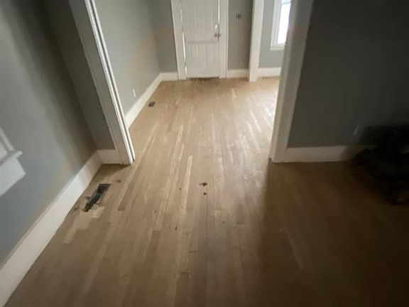 4th image of 4070 Wesson St