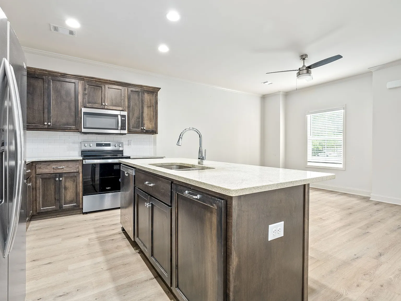 3 bed, 1500 sqft, $3,000 — Photo 2