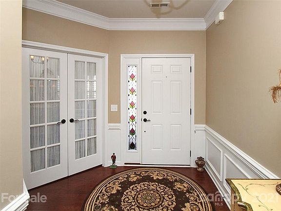 4th image of 4078 Ambleside Dr