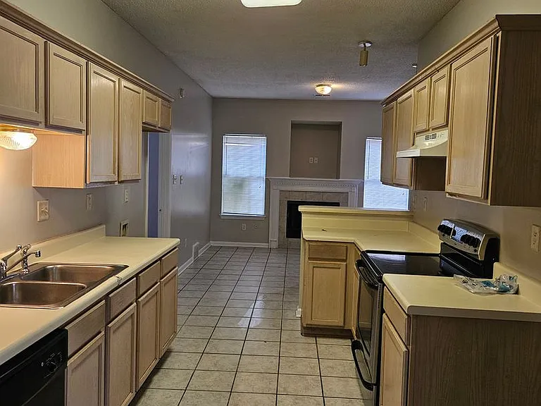 7720 Wolf Hollow Dr — Photo 5