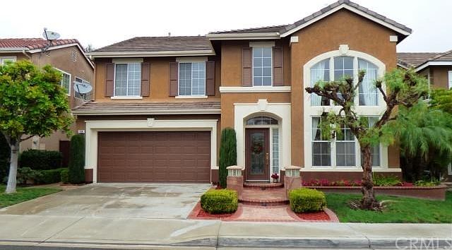 Welcome home to 19 Northern Pine Loop!