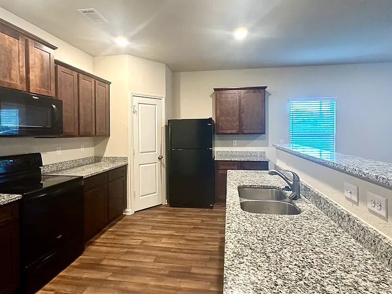 916 Independence Ave — Photo 13