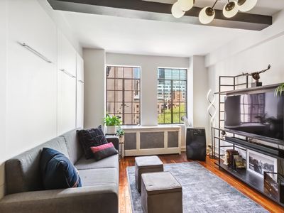 320 E 42nd St APT 1002, New York, NY, 10017