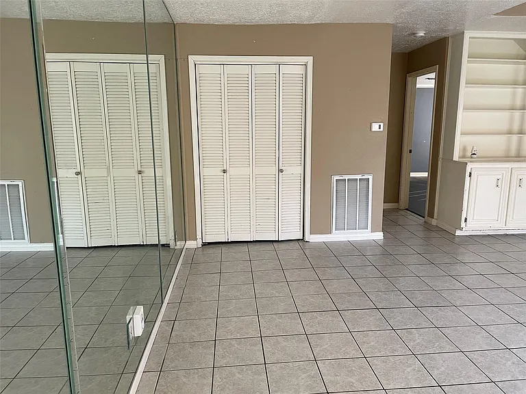 18002 Hollywell Dr — Photo 6