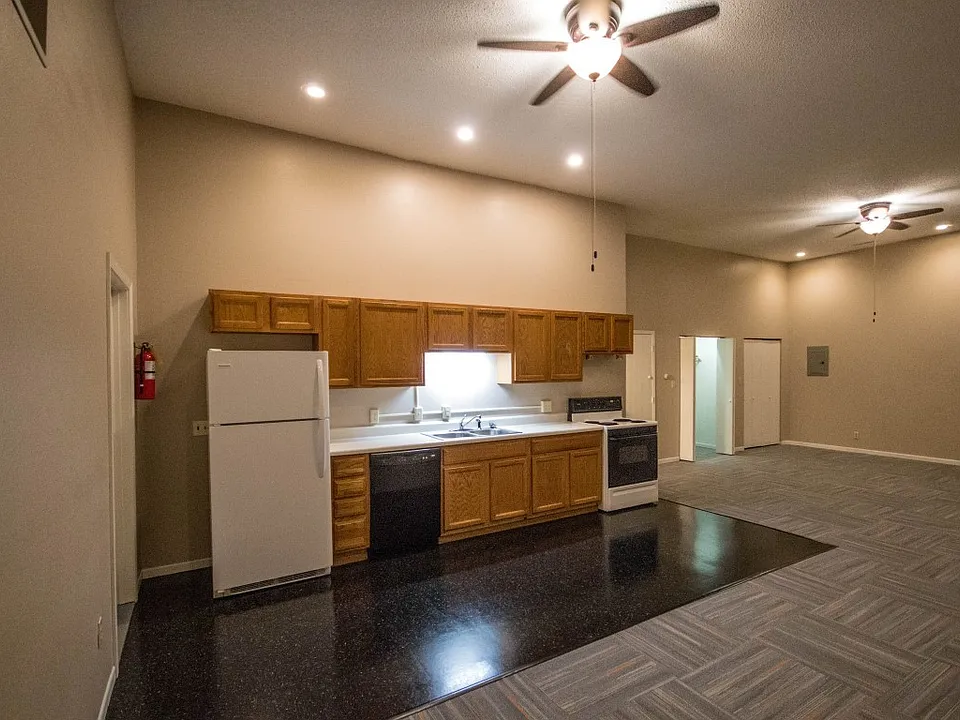 813 Story St