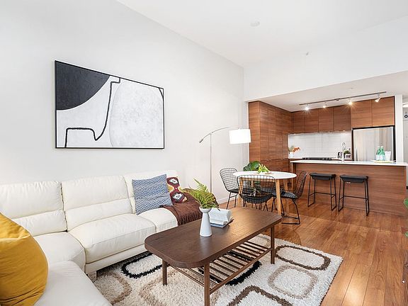 5th image of 1677 Lloyd Ave #504