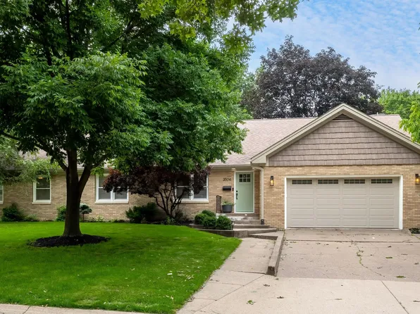 3504 26th Ave, Moline, IL 61265