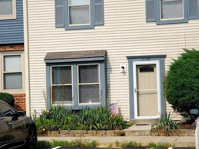 2205 Elberta Ln — Photo 1