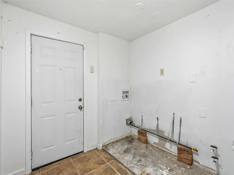 435 Rolling Wood Rd — Photo 25