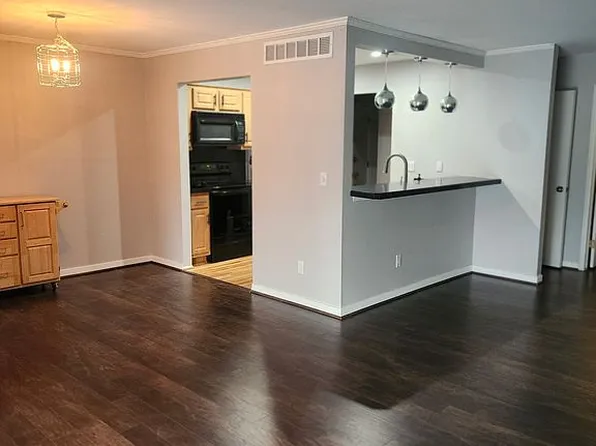 1549 S Hill Blvd, Bloomfield, MI 48304