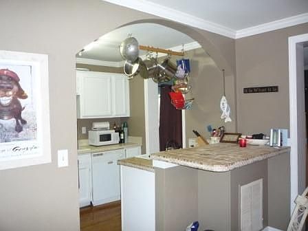 Kithen with Breakfast Bar