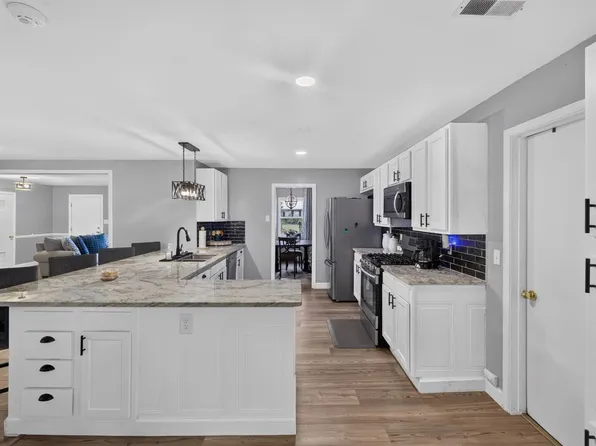 2122 Vicki Dr, Birmingham, AL 35235