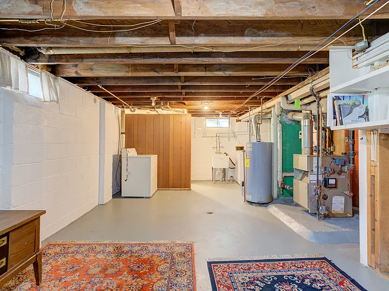 835 Allen St — Photo 35