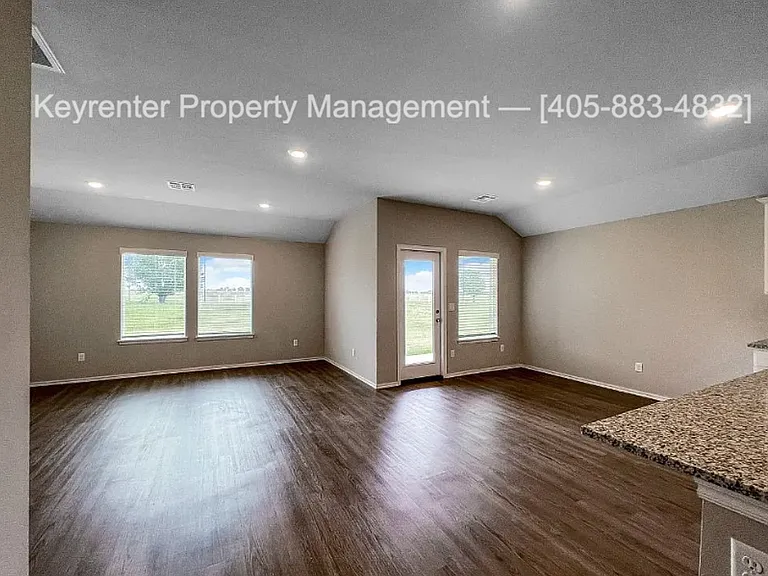 1308 Sunstone St — Photo 7