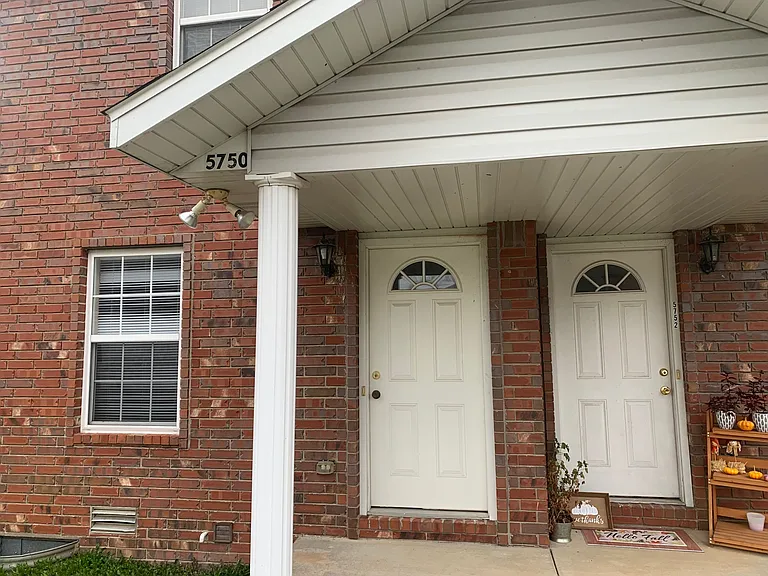 5700 N Orange Ln — Photo 4